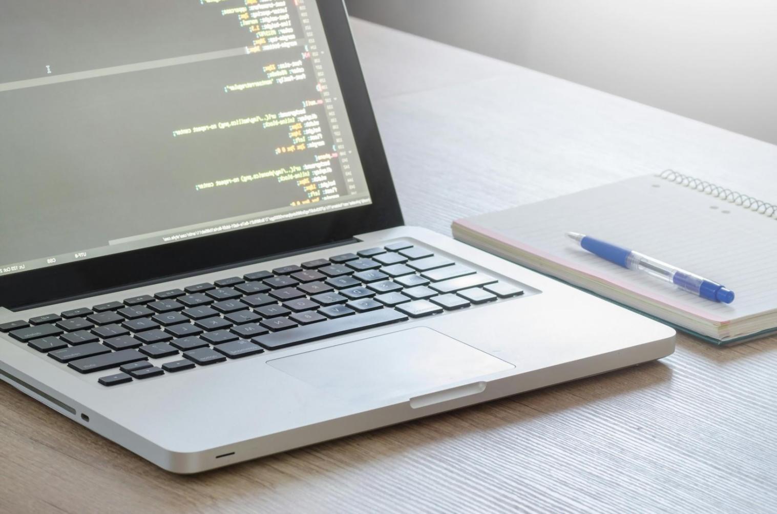 Teilnehmer beim Entwickeln eines iOS-Puzzle-Games